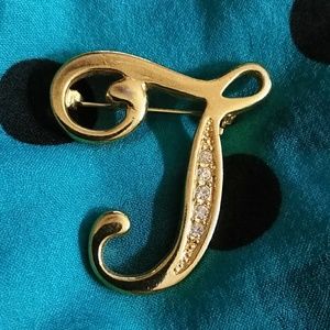 Goldtone "T" broche